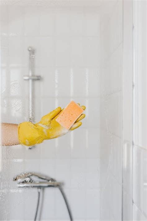 How To Clean Glass Shower Doors: The '6' Effective Cleaning Solutions - New iVY Homes