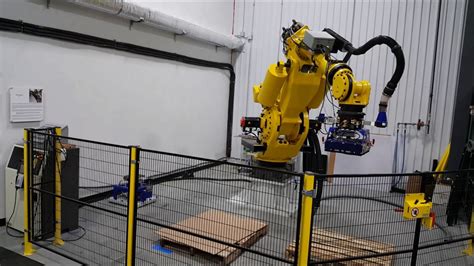 SBX Vacuum Gripper on Robot Handling Pallets includes CHEP - YouTube