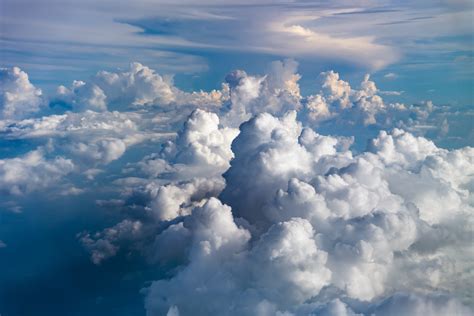 Serene Cloudscape: 4K Ultra HD Nature Wallpaper