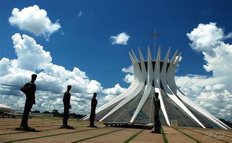 AD Classics: Cathedral of Brasilia / Oscar Niemeyer | ArchDaily