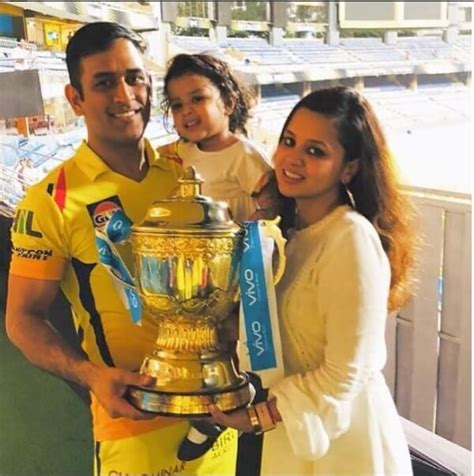 MS Dhoni Biography : Family, Age, Early life and Awards