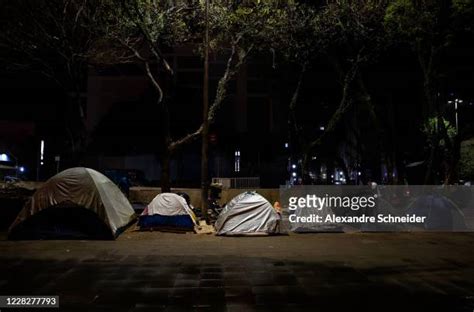 Homeless Tent Winter Photos and Premium High Res Pictures - Getty Images