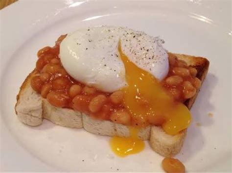 Poached Egg with Baked Beans on Toast Recipe and Nutrition - Eat This Much