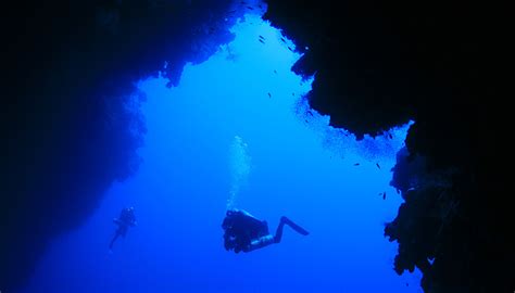 Blue Hole in Egypt – The most dangerous dive spot in the world – Which Holidays