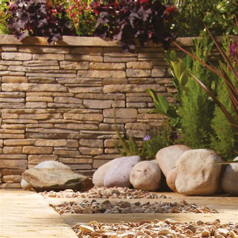 Madoc Weathered Cotswold Walling Pack, (L)580mm (W)100mm (T)140mm | Walling, Coping stone, Garden