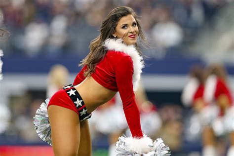 Photos: The Cowboys Cheerleaders Are Ready For Christmas - The Spun