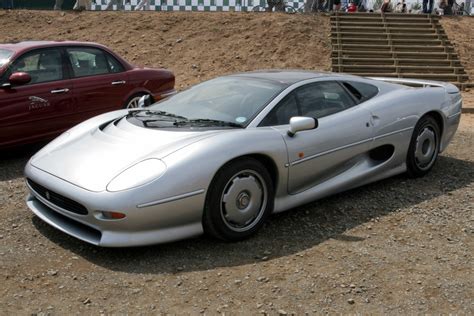 Jaguar XJ220