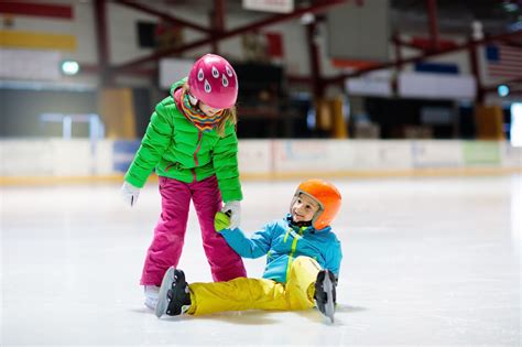 Child skating on indoor ice rink. Kids skate. | Korcsolya oktatás