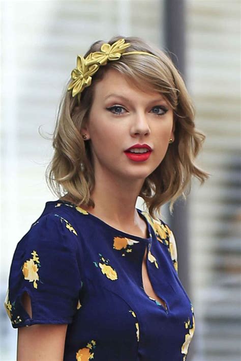 Taylor Swift in New York City – Leaving Her Apartment – April 2015 – celebsla.com