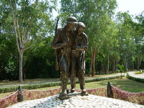 Asisbiz Philippines Manila Corregidor Island bronze statues Jan 2005 02