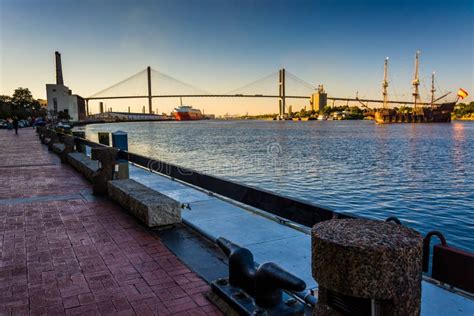 Talmadge Memorial Bridge Over the Savannah River in Savannah, Ge Stock ...