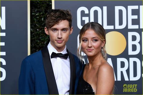 Troye Sivan Suits Up In Blue For Golden Globes 2019: Photo 4207190 ...