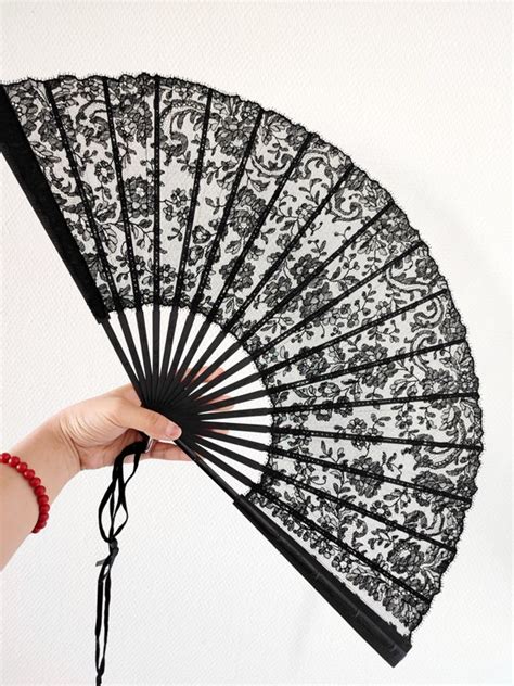 Victorian black lace fan - Gem