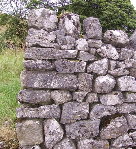 File:Dry stone wall Malham 01.JPG - Wikimedia Commons