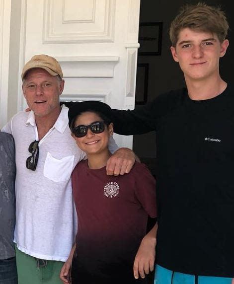 Jason Beghe with his sons Bix and Bear | Celebrities InfoSeeMedia