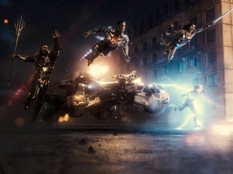 Justice League: Zack Snyder Cut Pic Shows The Team Leaping Into Action ...