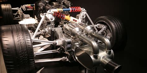 This Is How An F1 Race Car's Suspension Works