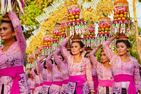 Traditional Indonesian Clothing