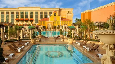 The Venetian Pool Deck – Activity Review | Condé Nast Traveler