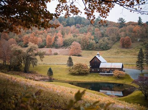 Top Fall Road Trip Tips For Vermont - World Wide Honeymoon