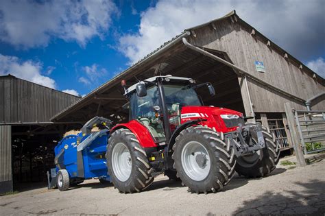 More pics and video of new Massey 5700 series - Agriland.ie