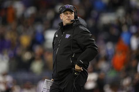 Washington Huskeis Friday Dots: Coaching Up the Coaches - UW Dawg Pound