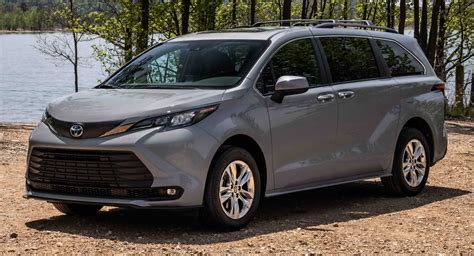 2022 Toyota Sienna Woodland Edition Is A Lifted Minivan Targeting SUV ...