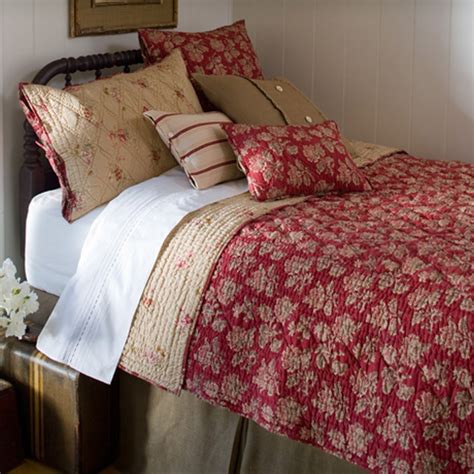 Quilt would look great on the apple tree bed. | Bedroom red, Home decor ...