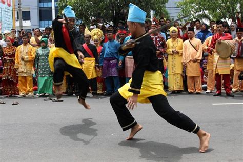 8 suku yang berada di aceh