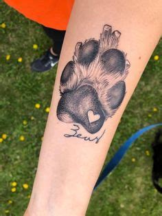 Tatuagem de pata de cachorro