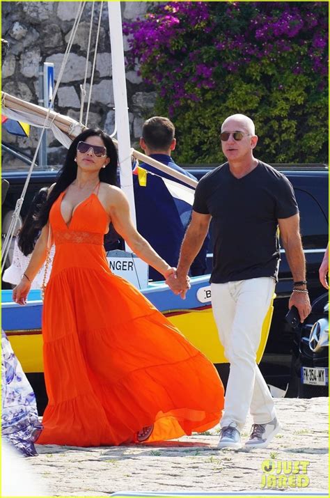 Jeff Bezos & Fiancee Lauren Sanchez Hold Hands on Romantic Getaway in ...