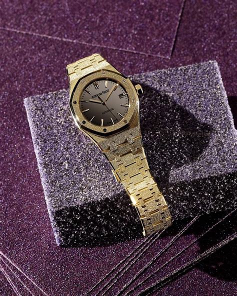 A Luxury Women’s Watch that—Gasp—Isn’t Diamond-Encrusted - WSJ