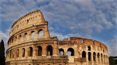 Rome Considering New Laws After Tourists Try to Break Into Colosseum | Condé Nast Traveler
