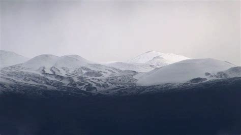 Snow covers Mauna Kea, Mauna Loa during Winter Storm Warning