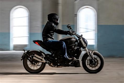 Test Benelli 502C 2019: la prova, con i pregi e i difetti della moto - Motociclismo