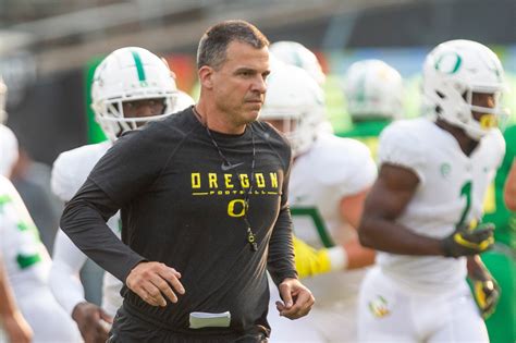 Oregon names starting quarterback for 2021 season