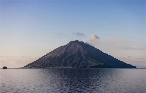 10 Fascinating Facts About The Volcanoes On Sicily - Tourism Teacher