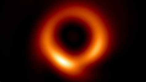 Astronomers just brought a captivating black hole into focus | Mashable