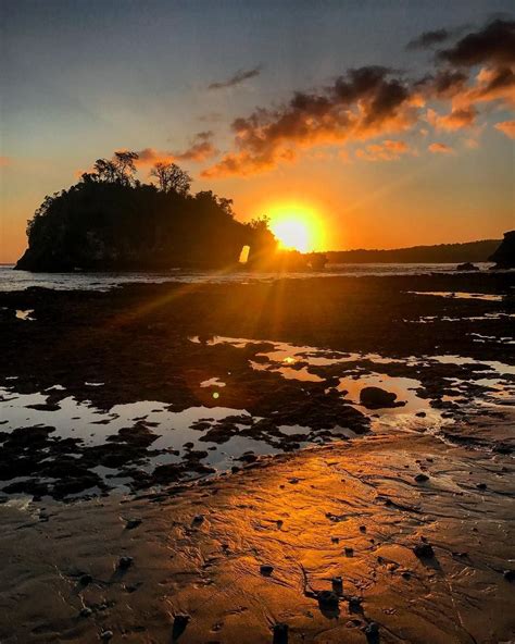 No solo es ver el atardecer... Es el olor a hierba mojada el olor a mar y pescado fresco. Él ...