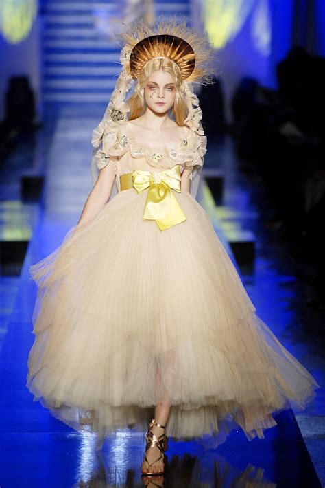 Jean Paul Gaultier Spring 2007 Couture Fashion Show | Paul gaultier spring, Jean paul gaultier ...