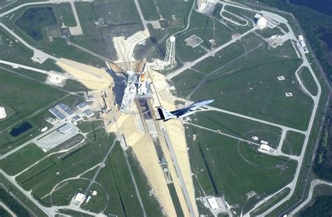 Launch Pad 39B, John F. Kennedy Space Center, Florida, USA: An armed Florida Air National Guard ...