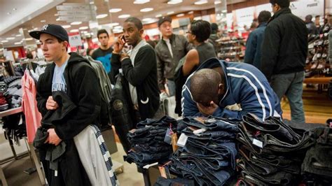 Black Friday bargain-hunters invade stores - Newsday