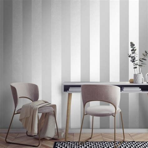 London Stripe Wallpaper Silver - Papel pintado de I in 2020 | Striped wallpaper silver, Striped ...