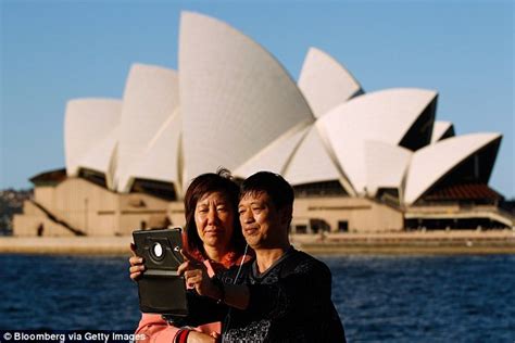 Chinese tourists set to get 10-year multiple entry visas to Australia | Daily Mail Online