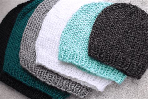 Simple Beanie Hat Knitting Pattern - PurlsAndPixels