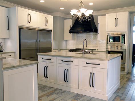 Kitchen Color Schemes with White Cabinet Shaker Framed Soft Closed - China Kitchen Cabinets and ...