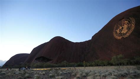 Traditional Aboriginal owners celebrate 30 years since Uluru was won ...