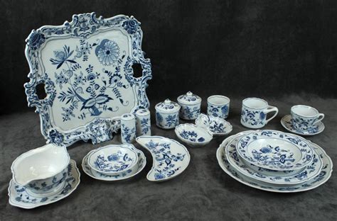 Lot - BLUE DANUBE CHINA SET