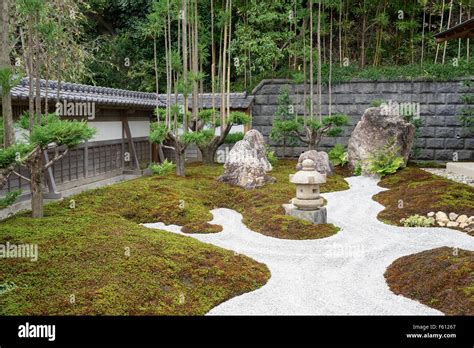 A traditional zen garden at the Hase-dera Buddhist temple at Kamakura, Japan Stock Photo - Alamy