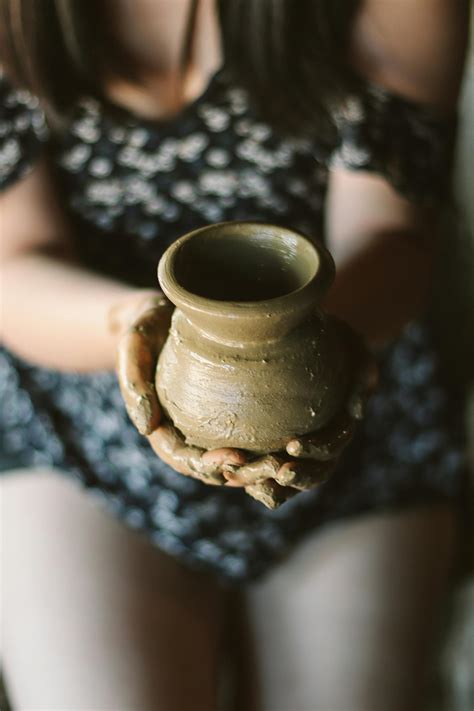 Brown Clay Pot · Free Stock Photo